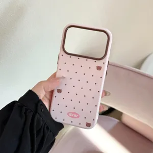 Gedetailleerd overzicht van roze schattige beren hoesje, zacht siliconen materiaal.