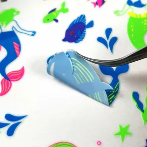 Tatouages temporaires étanches sirène pour enfants, feuille d'autocollants thème océan lumineux.