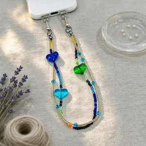 Chaîne de Téléphone Perlée Cœur Néon Multicouche en Acrylique et Verre Dragonne Anti-perte Ornement de Coque pour Femmes