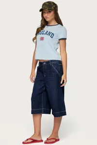 Casual low-waist loose straight wash denim capri pants for women summer fashion styling.