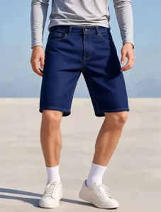 Short en denim bleu foncé pour homme avec une coupe droite classique et des finitions.