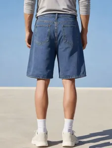 Short en denim coupe droite décontracté pour homme en bleu, vue arrière détaillée.