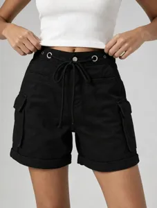 Pantaloncini in denim cargo casual ed eleganti neri da donna con vita con coulisse e tasche.