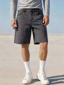 Shorts en denim lavé uni coupe droite ample pour homme, style décontracté pour l'été.