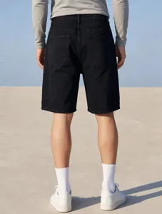 Short en denim noir décontracté pour homme, coupe droite ample, poches arrière, basique d'été.