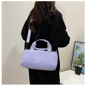 Sac oreiller cylindrique violet clair avec poignée et bandoulière, sac de voyage élégant