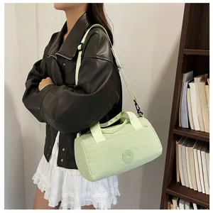 Sac bandoulière vert clair, sac à main coussin décontracté pour les voyages quotidiens.