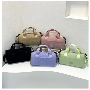 Sac de voyage en nylon décontracté avec bandoulière, sac à main coloré et léger tous les jours.