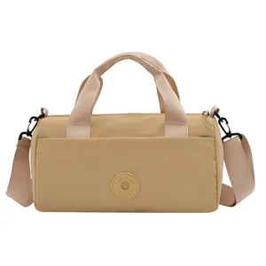 Sac duffel oreiller décontracté kaki, élégant sac à bandoulière tendance pour femmes.