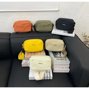 Minimalist canvas crossbody bag for women, casual daily shoulder bag with zipper pocket and strap.