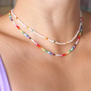 Set di Collana e Bracciale Boho con Perle d'Acqua Dolce Naturali e Perline Colorate Placcato Oro 18K