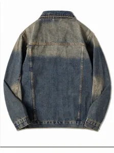 Détail de la vue arrière de la veste en denim effet usé vintage, style streetwear rétro.