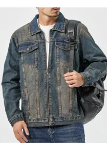 Detailansicht der vintage gewaschenen Herren Jeansjacke mit klassischem Kragen und Reißverschluss.