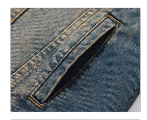 Nahaufnahme der Taschendetails einer Vintage gewaschenen Herren-Denim-Jacke, Naht.