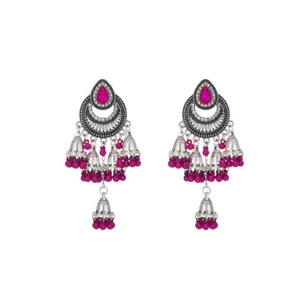 Pendientes colgantes étnicos vintage plateados con diamantes de imitación rosa perlas.