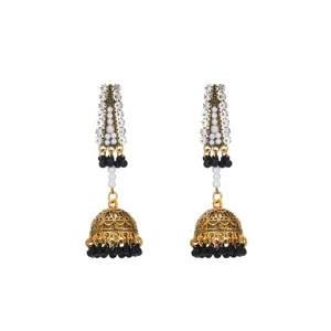 Boucles d'oreilles jhumka ethniques dorées vintage avec strass et perles noires.