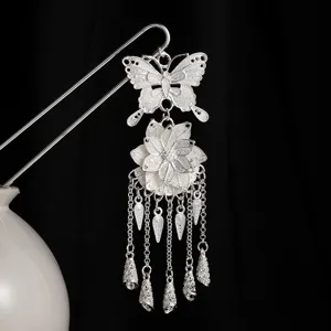 Detalle horquilla de pelo mariposa flor plateada, borla larga accesorio Hanfu.