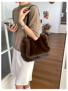 Bolso de hombro de felpa de moda con cadena, elegante bolso de invierno suave para mujer.