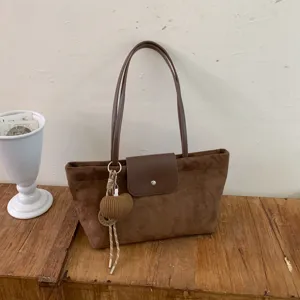 Vintage Suede Matte Large Capacity Shoulder Tote Bag For Women 2026 Fashion Commuter Single Handle Handbag With Heart Pendant