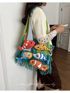 Modieuze gebreide schoudertas met color-block, grote casual tote tas in detailweergave.