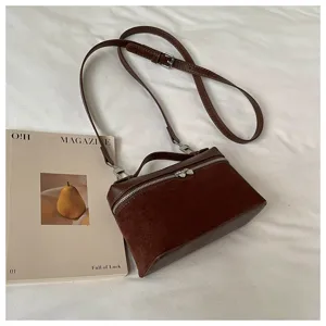 Elegante bolso bandolera marrón de ante y cuero para mujer, bolso de mano tipo caja retro.