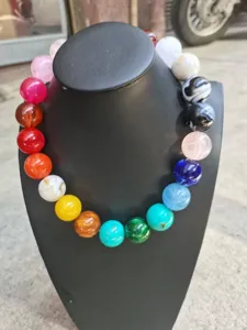 Collana con perline rotonde in resina colorata da donna, gioiello chunky 20mm.