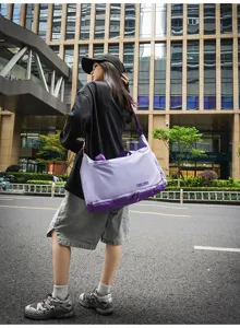 Grande borsa da viaggio sportiva con separazione umido secco per fitness e spostamenti.
