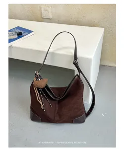 Bruine suède hobo schoudertas voor dames, grote capaciteit retro minimalisme casual tas.