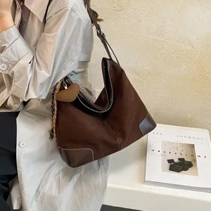 Bruine suède shopper tas dames grote capaciteit schoudertas modieuze hobo crossbody tas