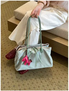Casual groene tote tas voor vrouwen grote capaciteit schoudertas met leuke paard hanger
