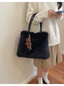 Cómodo bolso shopper negro de pelo sintético para mujer, suave bolso de invierno con osito.