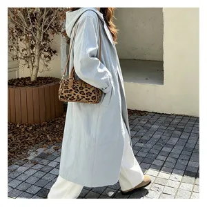 Chic bolso de mano Boston mini con estampado de leopardo para mujer, bolso cilíndrico.