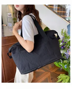 Japanese minimalist large capacity tote bag commuter shoulder bag for women daily use.