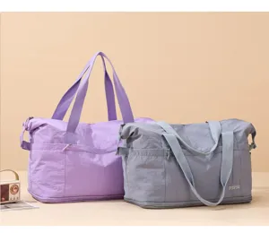 Large capacity travel tote bag, minimalist style shoulder handbag for daily commute and school use.
