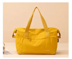 Large capacity casual travel tote bag, minimalist style shoulder bag for daily commuting.