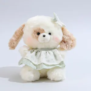 Süßes Plüschtier Puppe, weiches Stofftier mit grünem Kleid und Schleife, ideales Geschenk.