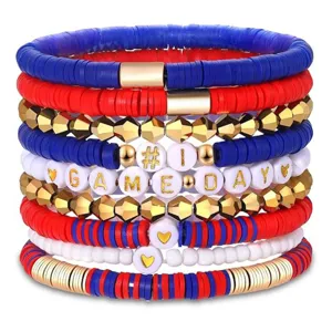 Stapelbares Game Day Tonperlen Armband Set mit goldenen Akzenten für echte Sportfans.