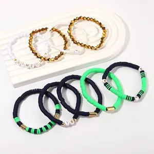 Spieltag Perlenarmband Set mit weicher Keramik und goldenen Perlen für Fans, 8 Stück.