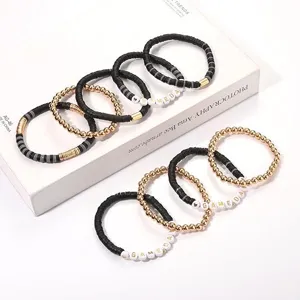 Game Day Perlenarmband Set mit schwarzen Tonperlen und goldfarbenen Metallkugeln für Fans.