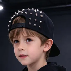 Casquette de baseball plate hip-hop pour enfants style punk rock avec clous en métal argenté