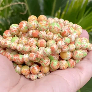 Vue détaillée de perles rondes en pierre de jaspe impérial coloré pour la fabrication de bijoux