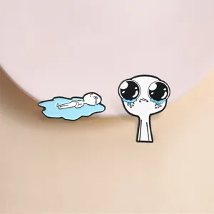 Detailaufnahme süßer weinender Strichmännchen Emaille Pins, Metall Abzeichen für Rucksäcke.