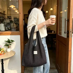 Bolso de hombro con lunares ligero y elegante, tote plisado casual para uso diario y clases.