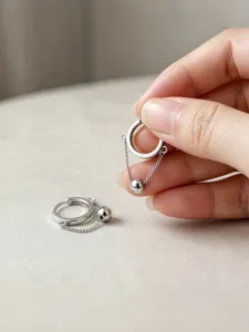 S925 Sterlingsilber Creolen mit filigraner Kette und Perle, schicker cooler Ohrschmuck.