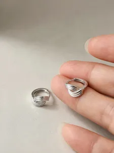 S925 Sterling Silber Mehrschichtige Creolen Minimalistisches Design Schmuck Detailansicht