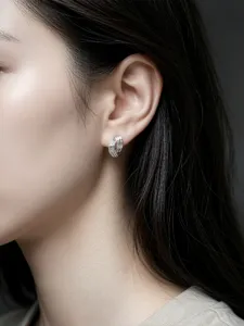 S925 Sterling Silber Lagige Creolen Minimalistisches Design Elegantes Schmuck Detail Ansicht