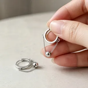 Silberne Kettchen Perlen Creolen süßes cooles Design minimalistischer Schmuck Accessoires