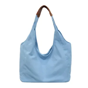 Hellblaue lässige Canvas Hobo Tasche mit braunen Griffen für Damenmode im Alltag.