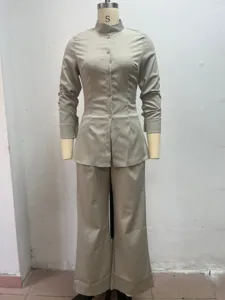 Completo camicia collo mandarino manica lunga e pantaloni larghi donna stile minimalista chic