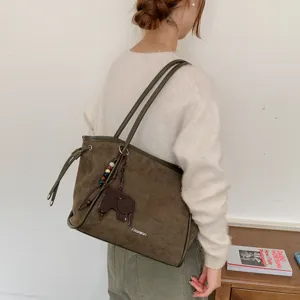Sac cabas d'épaule rétro vert olive avec charmant éléphant et grande capacité de rangement.